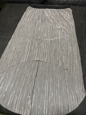 Piphany Silver High-Low Pleated Skirt